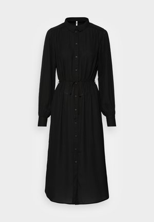 Robe chemise noire à manches longues avec col, fermeture boutonnée intégrale sur le devant, taille cintrée et léger froncé aux épaules.