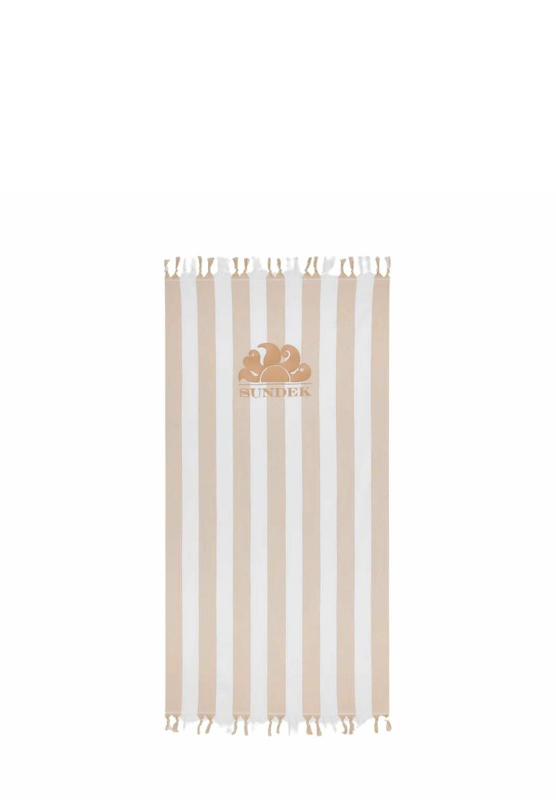 Asciugamano rigato in cotone beige e bianco, con frange lungo i bordi e un logo centrale. Forma rettangolare, texture morbida.