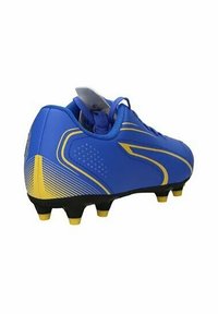 Scarpino da calcio blu con accenti gialli, con parte superiore testurizzata e suola stampata con tacchetti neri per la trazione. Design aerodinamico.