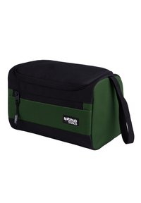 Zwarte en groene rechthoekige tas met een ritssluiting aan de bovenkant en een handgreep aan de zijkant. Gemaakt van duurzaam stof, met een logo patch en contrasterende kleuren.