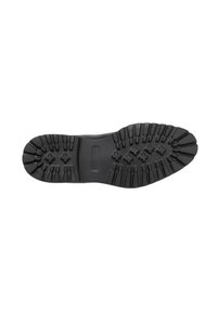 Suela de zapato de goma negra con un patrón de banda de rodadura robusto, que presenta surcos profundos y acentos en forma de cruz elevados para tracción y estabilidad.