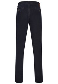 Granatowe dżinsy o prostym kroju, z dwoma tylnymi kieszeniami i subtelnymi detalami wyszycia, zaprezentowane z widokiem z tyłu.