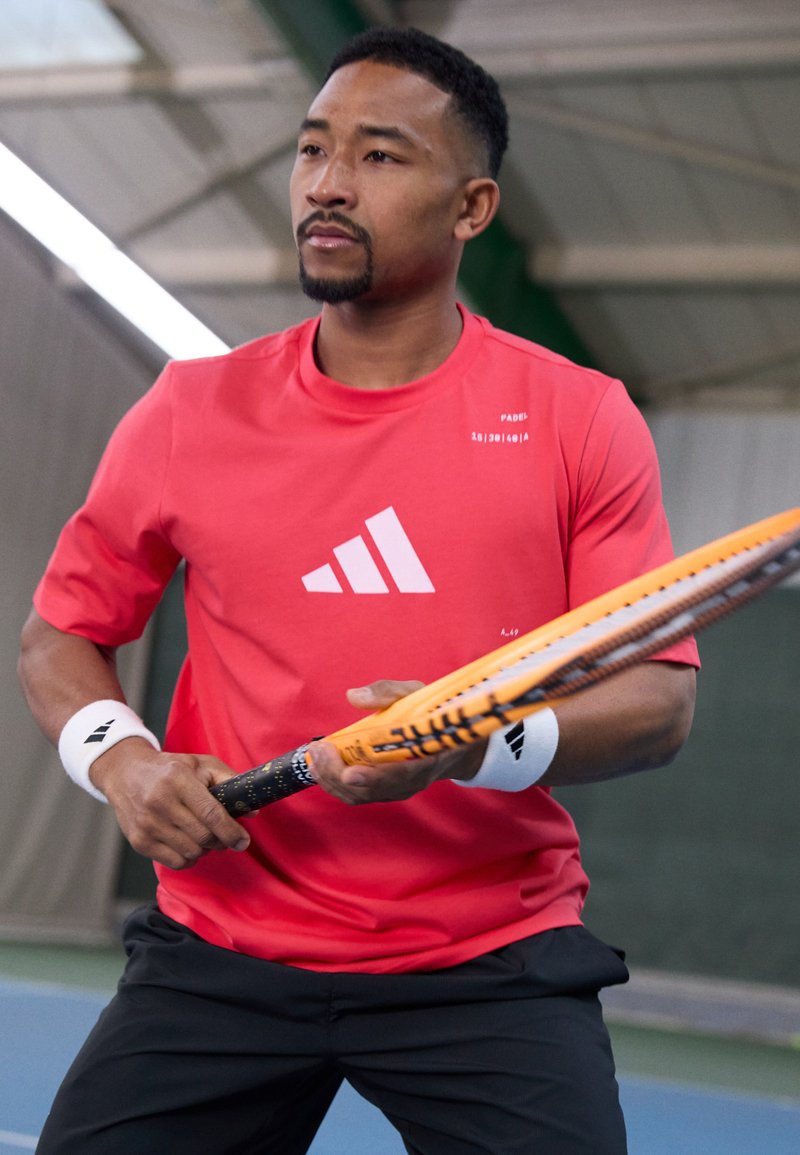 adidas Performance PADEL CAT GRAPHIC TEE - Sports T-shirts - semi lucid red