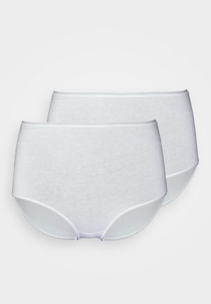 Bílé bavlněné plavky s vysokým pasem, hladkého povrchu a elastickým pasem, jednoduchého designu, bez viditelných vzorů nebo akcentů.