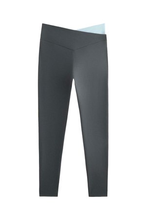 Colanți cu talie înaltă în culoare gri închis și albastru deschis, realizați dintr-un material elastic cu o textură netedă și o construcție fără cusături.