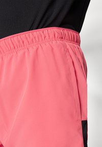 Nike Performance CHALLENGER SHORT - Short de sport - aster pink/dark pony/black/reflective silver