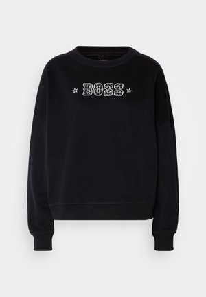 Musta collegepaita, jossa on pyöreä kaula-aukko ja pitkät hihat. Edessä on brodeerattu "BOSS"-logo ja tähdenkoristeita.