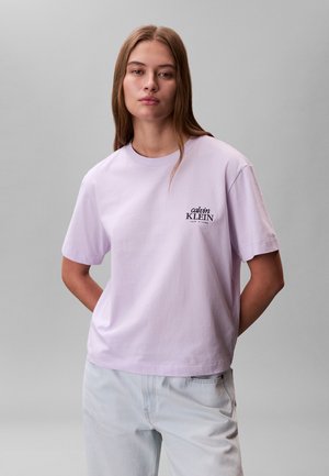 Calvin Klein Jeans, SS BOXY GRAPHIC T-SHIRT - T-Shirt print - island lilac