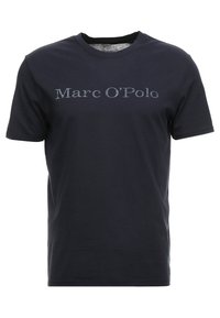 Tummansininen puuvillapaita, jossa on pyöreä kaula-aukko ja lyhyet hihat. Etupuolella lukee "Marc O'Polo" vaaleanharmaalla tekstillä. Sileä pinta.