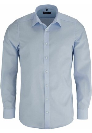 Lichtblauw heren overhemd met lange mouwen, knoopsluiting aan de voorkant en puntkraag, weergegeven tegen een witte achtergrond.