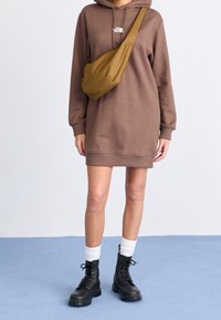 The North Face Denní šaty - brown