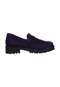 Mocassin en daim violet foncé avec semelle extérieure noire épaisse à crampons et petit talon, style slip-on, avec détails « moc toe ».