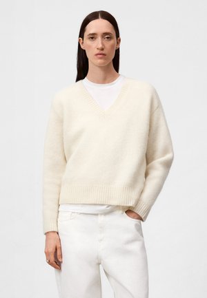 - Sweter