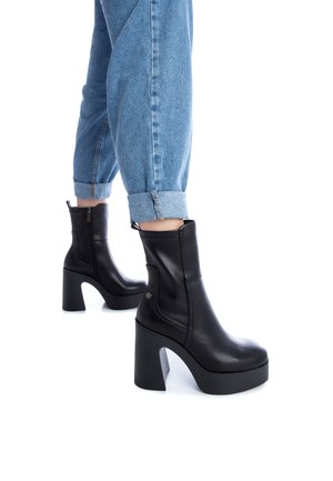 Refresh Botines con plataforma - black
