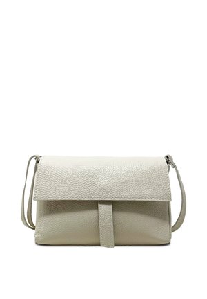 Hellgraune Leder-Crossbody-Tasche mit strukturierter Oberfläche, Klappenverschluss und einem eleganten Tragegurt. Kompakte rechteckige Form.