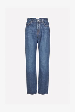 Világoskék farmernadrág, egyenes szárú fazonnal, gombos zárással, öt zsebes kialakítással és enyhe kopással az anyagon.