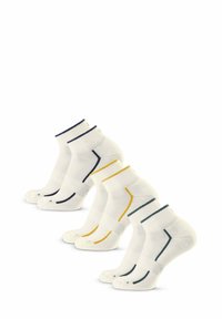 Calcetines tobilleros de tela blanca. Presentan acentos de color en azul marino, amarillo y azul verde. Puños acanalados y diseños distintivos en el talón.