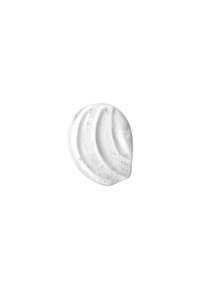Witte romige product met een gladde, licht glanzende textuur, met subtiele luchtbelinsluitingen en gebogen, gelaagde patronen.