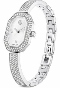 Silverfärgad rostfri ståloktal klocka med en texturerad vit urtavla, diamantliknande detaljer och ett glittrande armband.