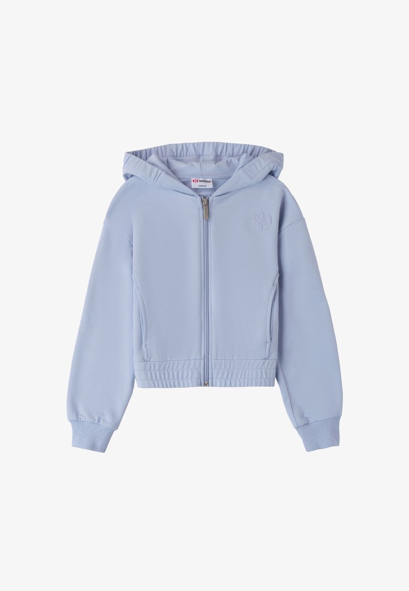 Sudadera de cremallera en azul claro, hecha de un tejido suave. Presenta una capucha, puños y dobladillo acanalados, con un logotipo sutil en la parte delantera.
