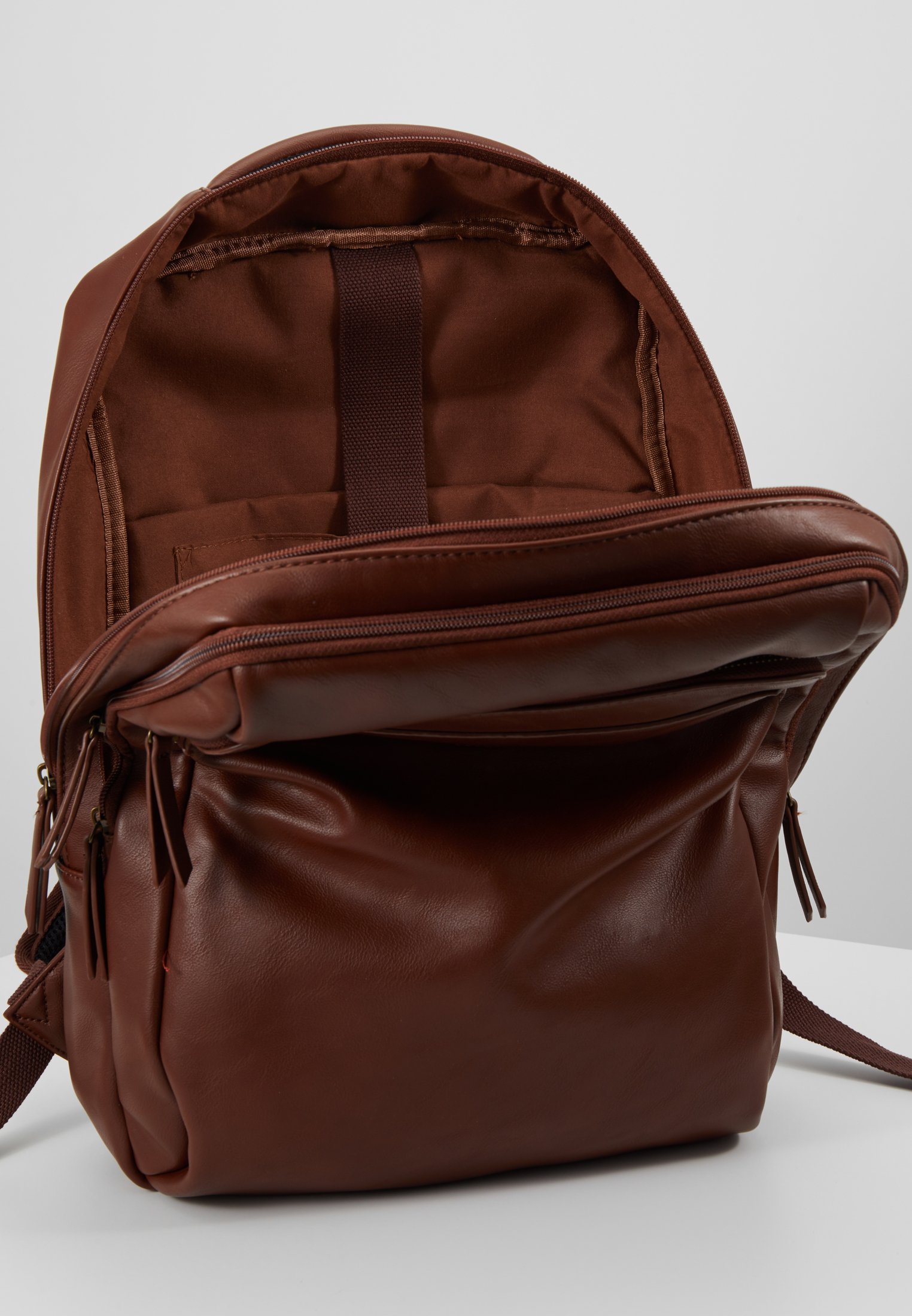 Pier One Ryggsäck dark brownmörkbrun Zalando.se Skinnryggsäckar: Köp 10 Märken upp till −50% | Stylight