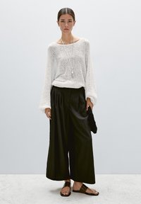 Massimo Dutti FLOWING PALAZZO WITH DARTS - Pantalon classique - black