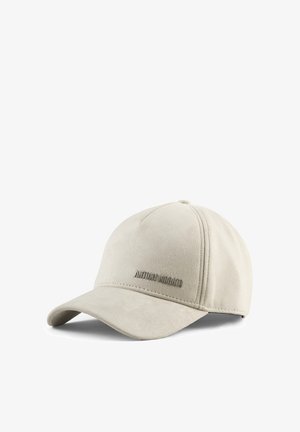Gorra de béisbol de ante beige claro con visera curva y "ANTONY MORATO" grabado en el centro frontal.