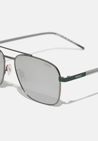 HUGO Ochelari de soare - matte/dark green