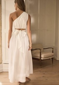 Next PREMIUM ONE SHOULDER REGULAR FIT - Maksimekko - white