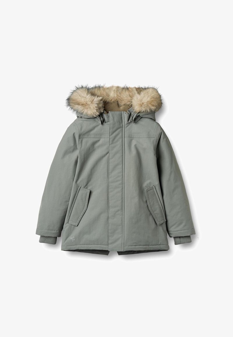 Světlá zelená parka s kapucí lemovanou umělou kožešinou, vybavená bočními kapsami, žebrovanými manžetami a zipem. Hladká látka s mírným leskem.