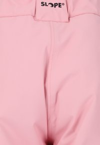 Ljust rosa vattentäta byxor med en slät finish, som har en framficka med dragkedja, diskreta sömnadsdetaljer och ett logotypförsett midjeband.