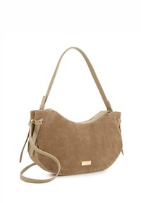 Brun ruskinds håndtaske med en buet form, der har et to-farvet design, en guldfarvet lynlås og en justerbar rem med sløjfedetaljer.