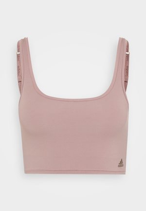 Rozā sporta krūšturis ar kvadrātveida kakla izgriezumu, platām siksnām, kas satur logo tekstu, un gludu auduma struktūru, tostarp izšuvu logo apakšā.