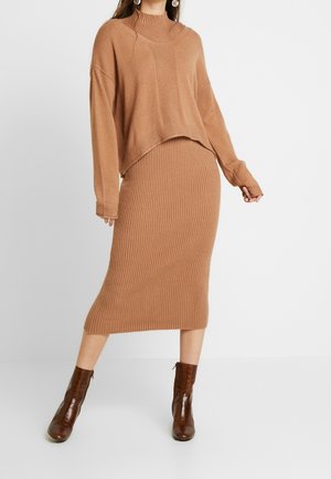 Pletené šaty - beige