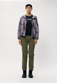 Adidas Terrex XPERIOR - Hlače za otvoreno - olive strata