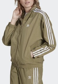 veste adidas blanche et verte