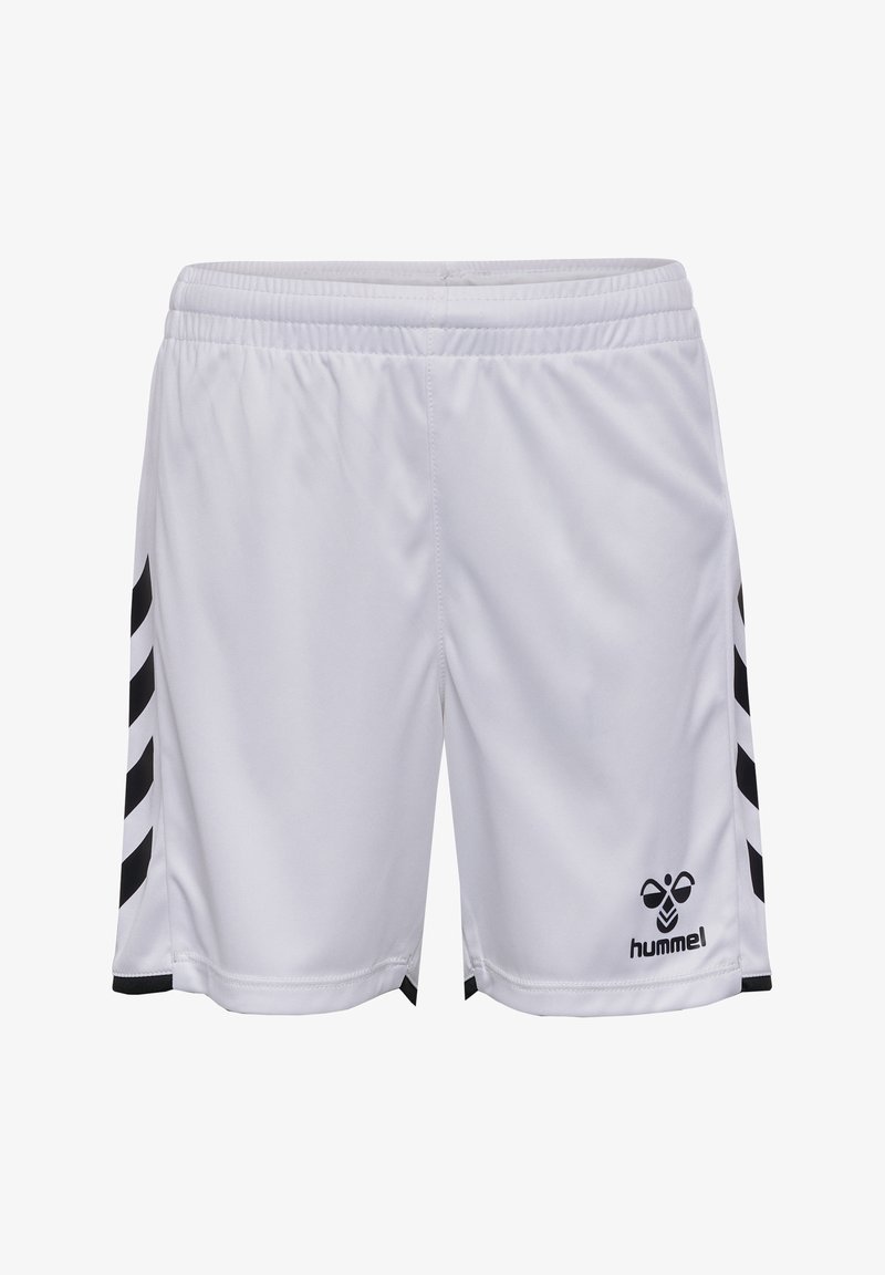 Shorts de sport blancs avec des bandes chevron noires sur les côtés et le logo Hummel noir sur la jambe gauche inférieure, dotés d'une ceinture élastique.