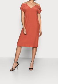Esprit Collection Robe de jour - metallic red
