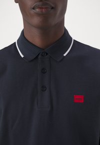 HUGO DERESINO - Pikeepaita - dark blue