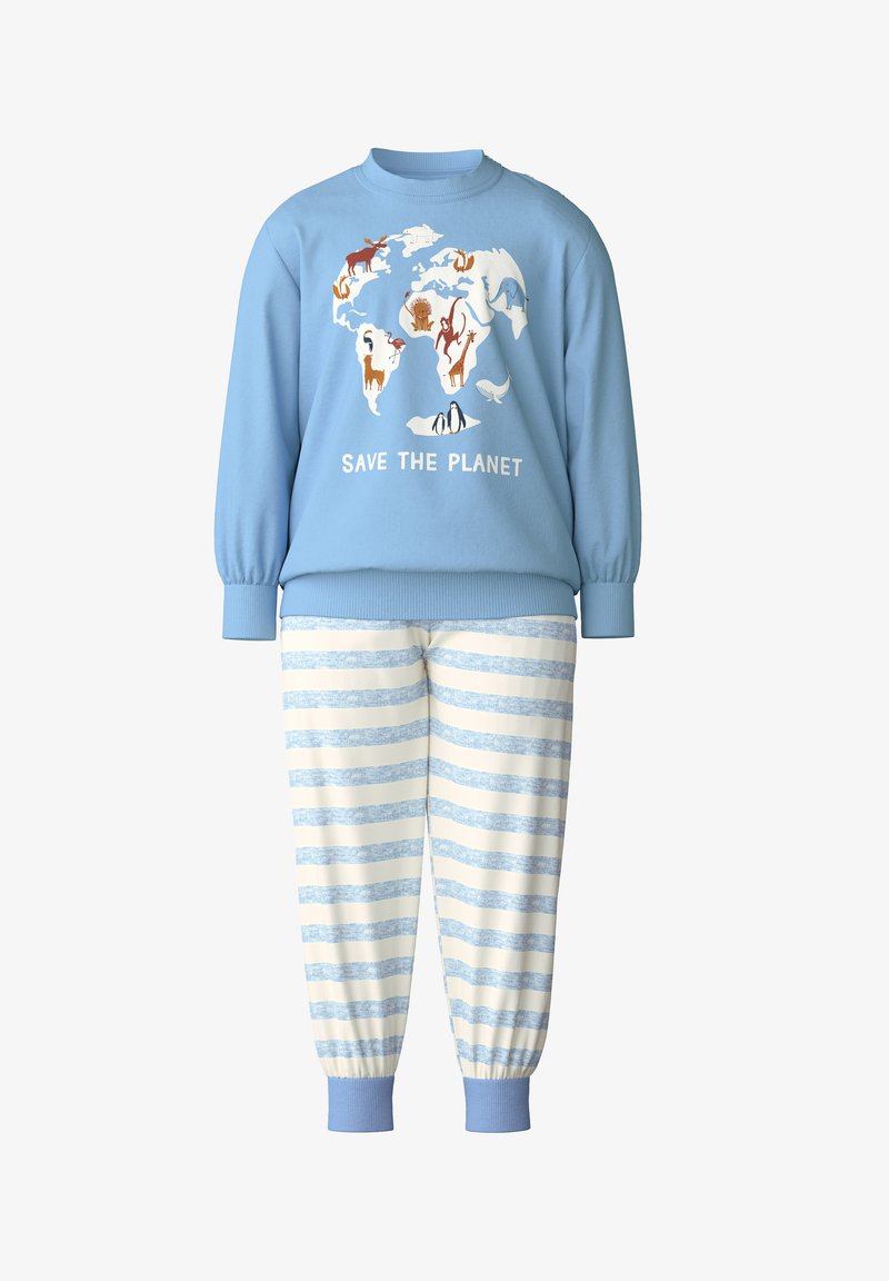 Lichtblauwe sweatshirt met een wereldkaart graphic, featuring kleurrijke dieren en de tekst "RED DE AARDE". Bijpassende gestreepte pyjamabroek.