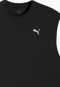 Maglietta atletica nera senza maniche realizzata in tessuto liscio. Presenta un logo Puma bianco sul petto. Scollo rotondo e senza dettagli metallici.