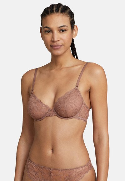 Ruskeat pitsiset rintaliivit toppauksella, joissa säädettävät olkaimet ja kukallinen kuvio. Sileä pinta, kolmiosainen kuppisuunnittelu.