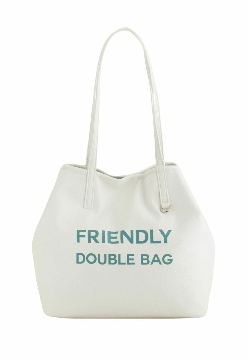 Hvid læder tote bag med to håndtag, prydet med stor turkise tekst der står "VENLIG DOBBELT TASK." Glat tekstur med et minimalistisk design.
