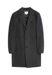 Cappotto in lana grigia scura con colletto a rever, chiusura a tre bottoni e tasche laterali. Texture liscia e vestibilità su misura.