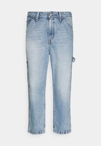 Ljust blå denim snickarjeans med avslappnad passform, bältesöglor, sidohammarslinga och subtila blekda tvättdetaljer.