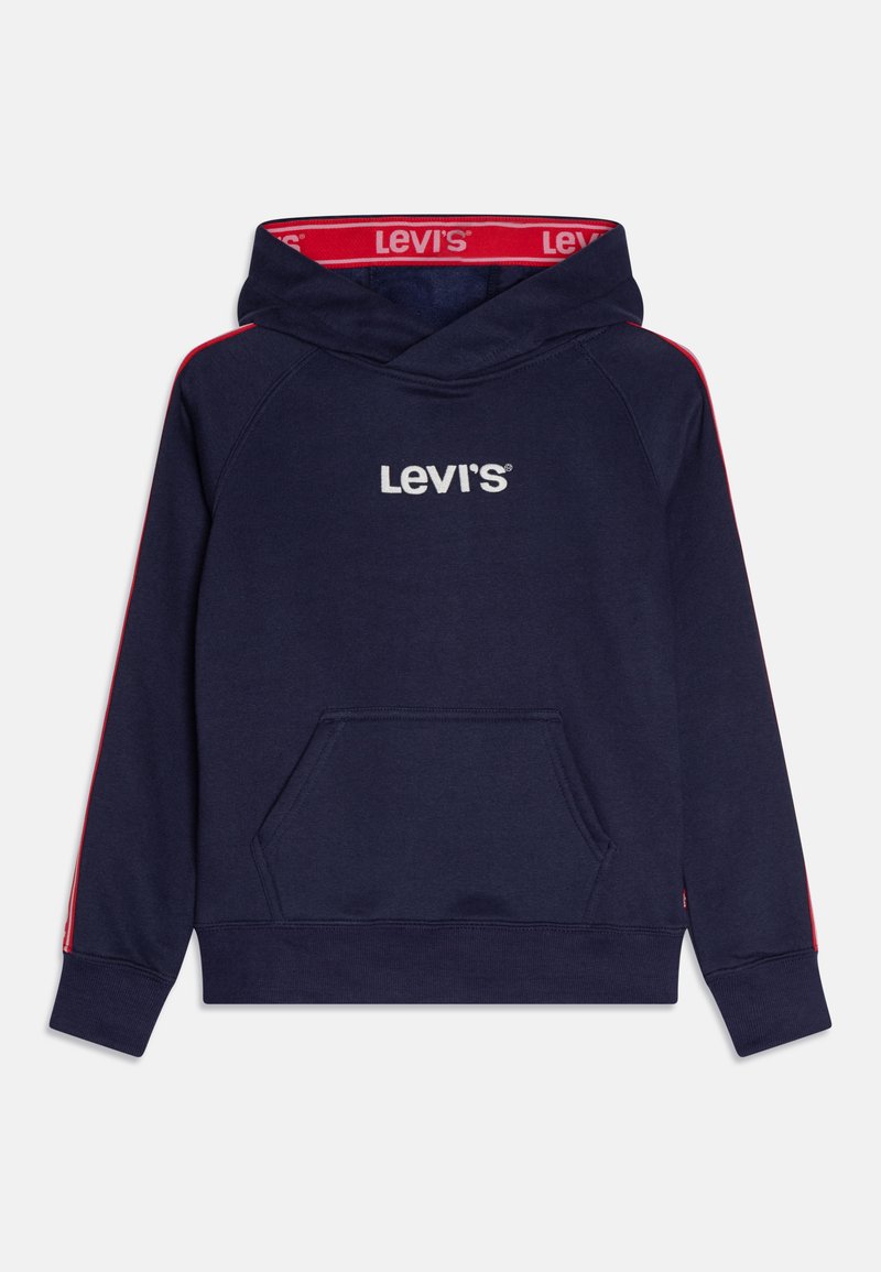 Marineblaue Kapuzenjacke mit roten Seitenstreifen, Kängurutasche und weißem "Levi's"-Logo auf der Vorderseite. Hergestellt aus weichem, strukturiertem Stoff.