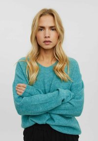 Vero Moda VMCREWLEFILE V-NECK BLOUSE NOOS - Strickpullover - porcelain