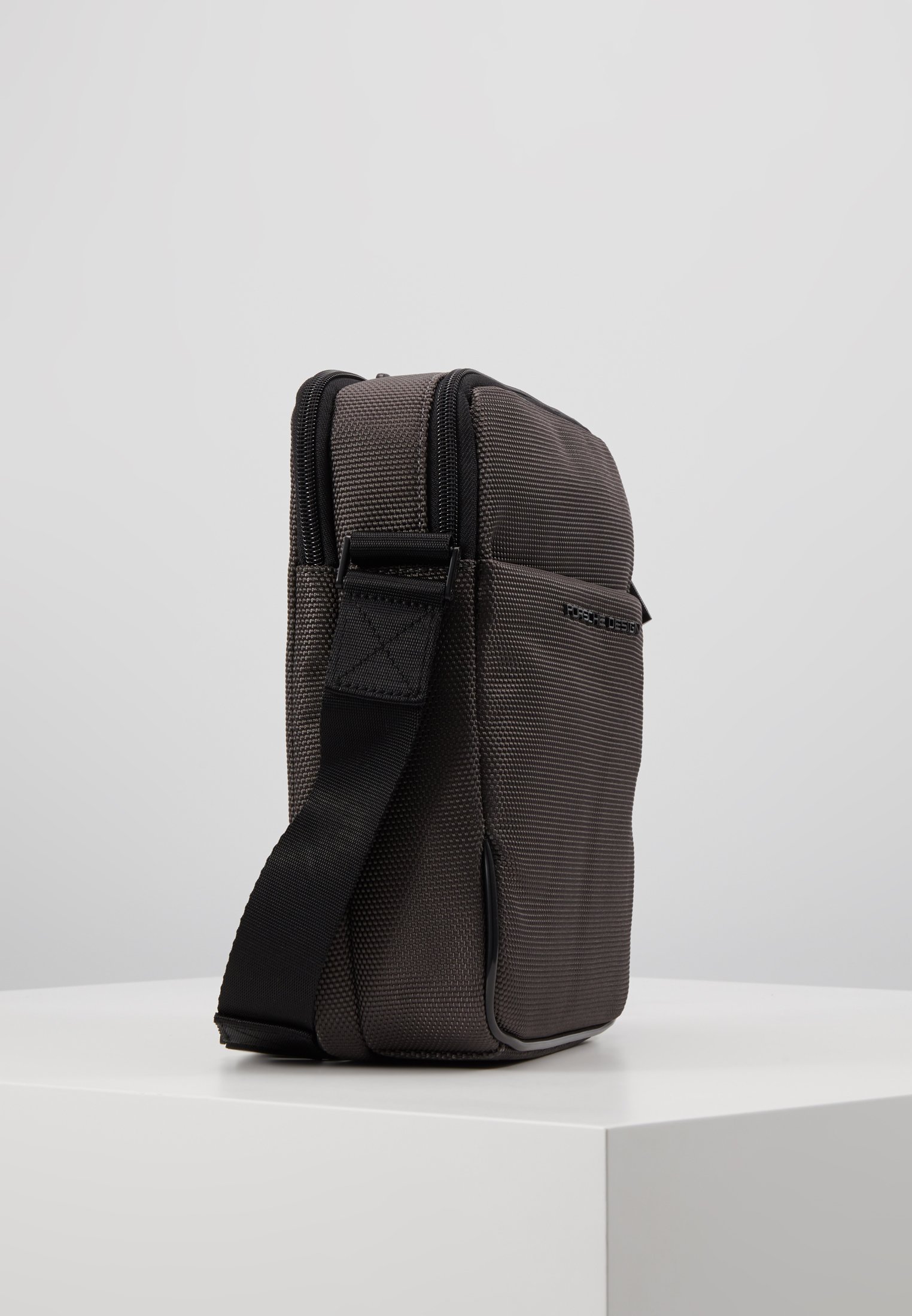 Porsche Design ROADSTER SHOULDERBAG Skulderveske grey Porsche Design ROADSTER SHOULDERBAG Skulderveske grey