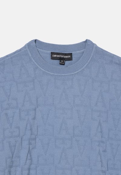 Син пуловер, плетен, с релефен повтарящ се мотив с лого на Emporio Armani и кръгло ребристо деколте, размер 4A 106 см, видима етикета.
