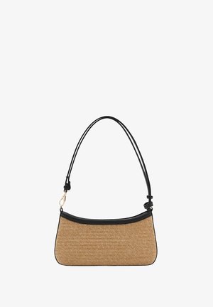 Sac à main rectangulaire en paille tissée avec bordure en cuir noir et une fine bandoulière noire, avec un fermoir doré sur un côté.
